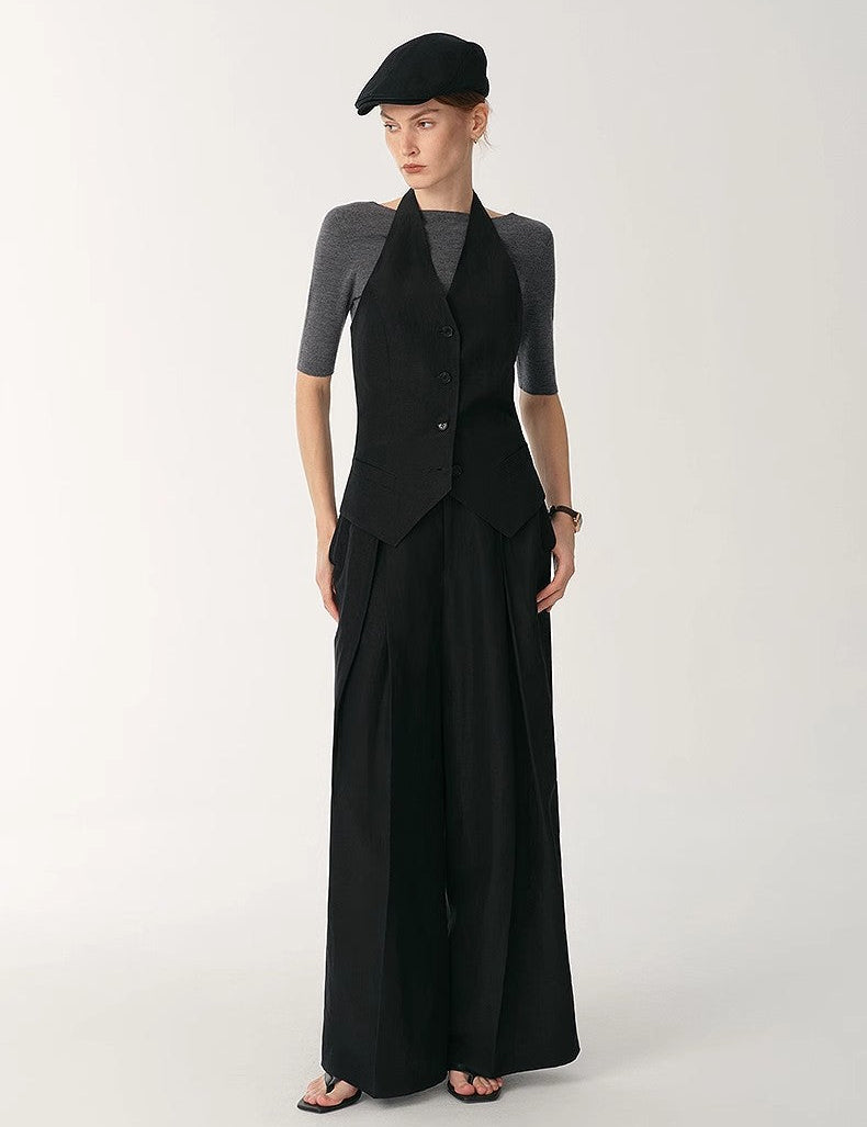 Model wearing Solianne Silklinen Halter vest with black structured cut and V neckline, paired with wide-leg trousers, exuding elegance.