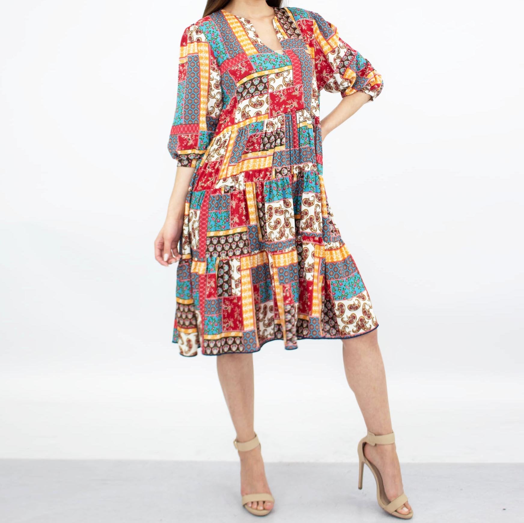 4 sleeves and patchwork design, perfect for versatility from casual days to evenings.