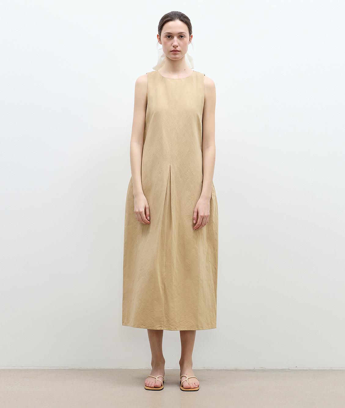 Woman wearing Serelis Cotton-Linen Hourglass Dress in khaki with pleats and A-line skirt.