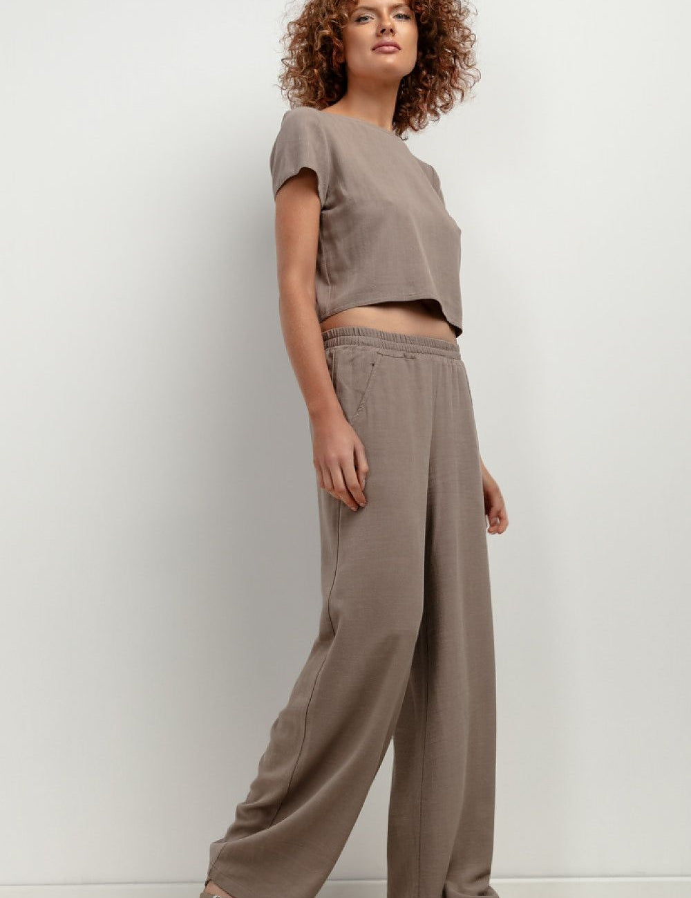 Model wearing Elarune Linen Crop Blouse with matching pants, showcasing a casual and breathable summer outfit in neutral tones.