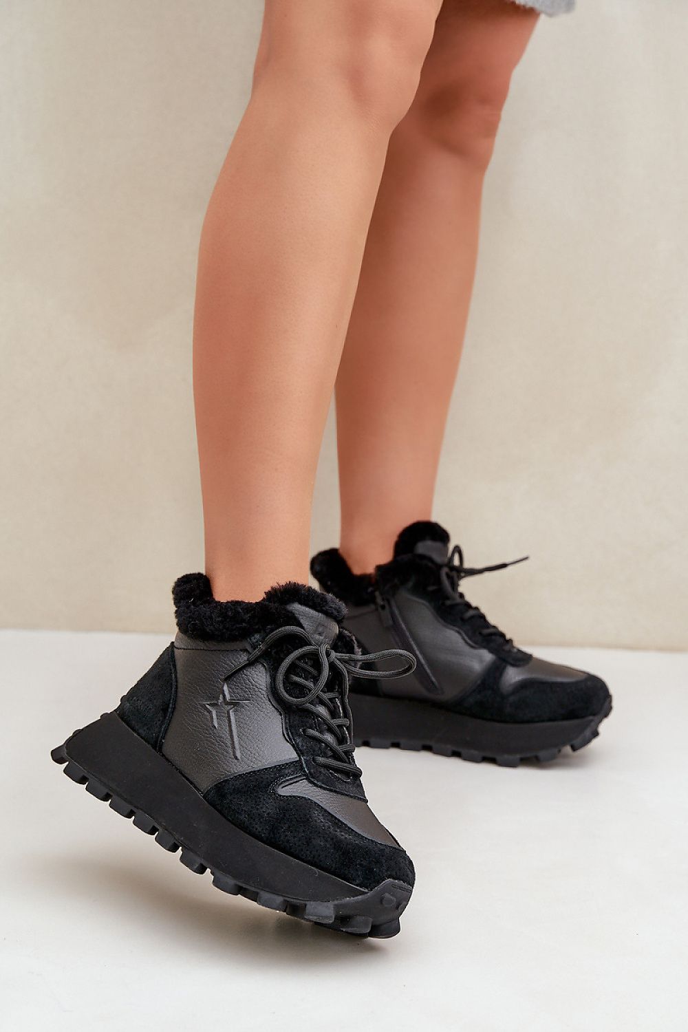 Alverra Winter Leather Sneakers with plush fur lining, platform sole, side zipper, and lacing for warmth and contemporary style.