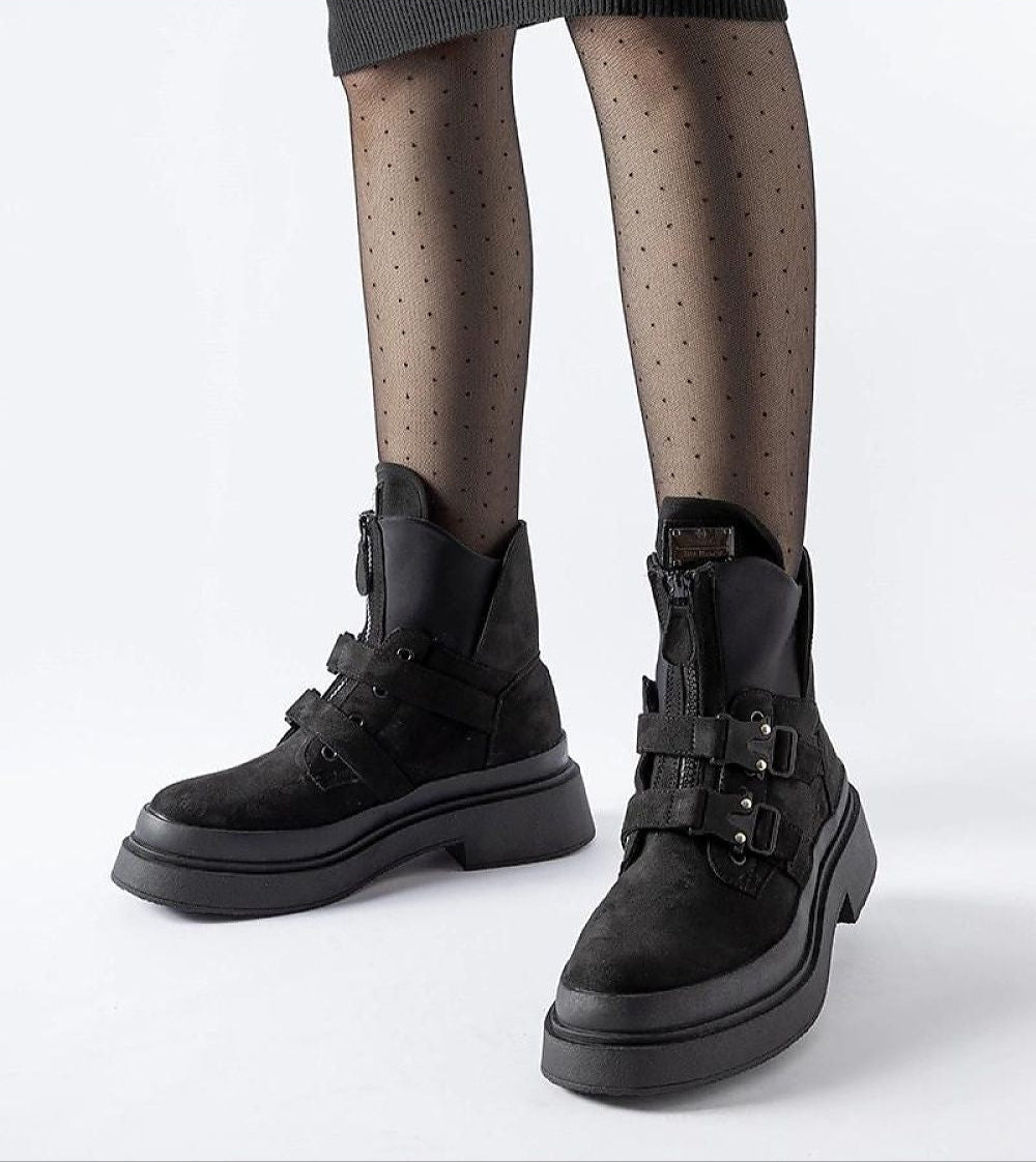 Norvella Buckled Platform Boots with decorative buckles, 5 cm platform, eco leather, and side zipper for easy wear, ideal for colder months.