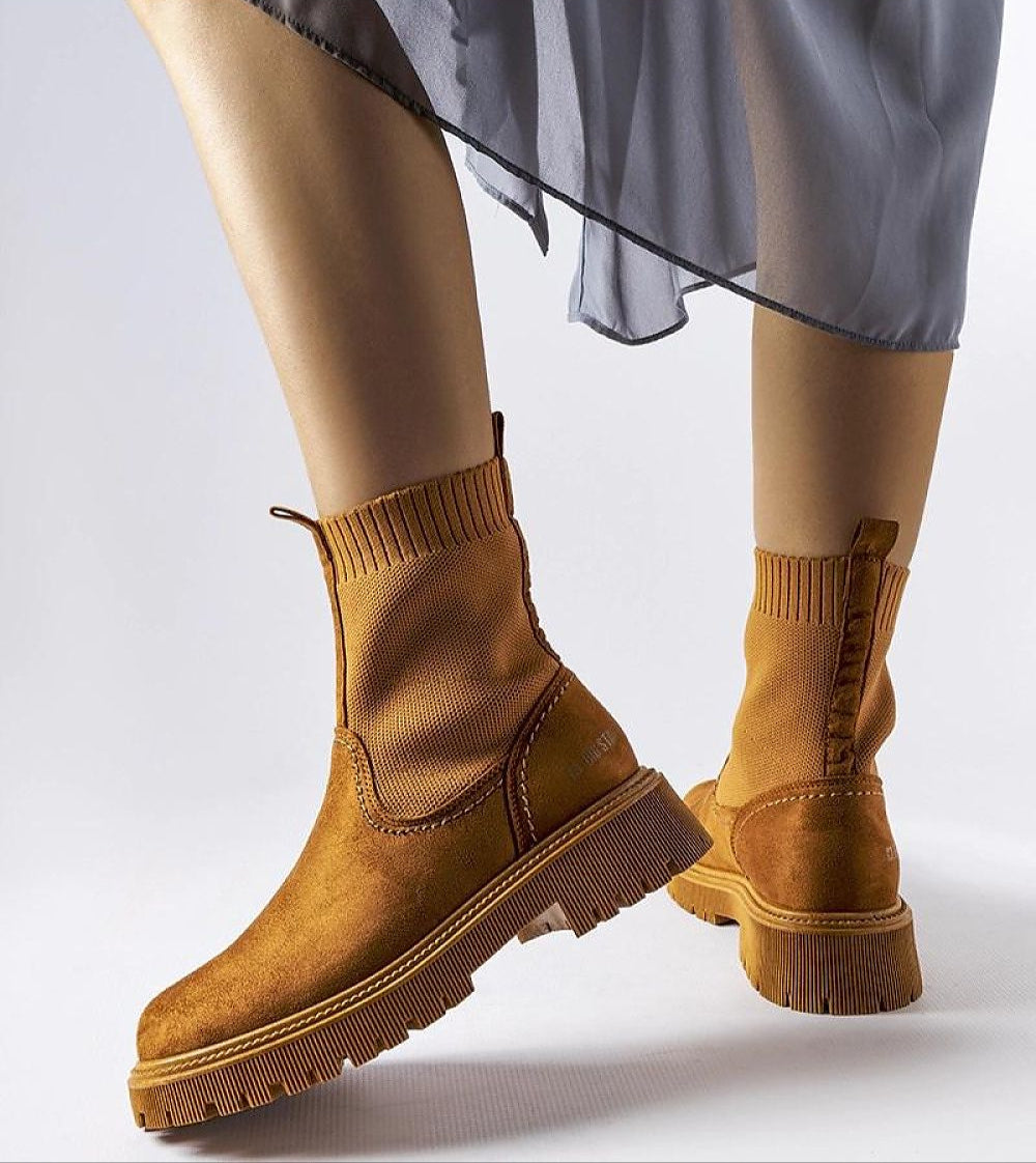 Solmare Eco-Suede Slip-On Boots with medium heel and rubber sole, showcasing elegant autumn style and durable comfort.