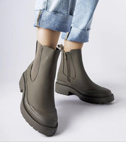 Varenta Weatherproof Platform Boots with zipper closure, waterproof upper, and thick sole for strong grip and height, ideal for any weather.