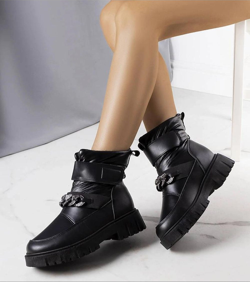 Bravoya Winter Chain Boots in black eco leather with plush faux fur lining, featuring high-grip sole and stylish Velcro fastening.