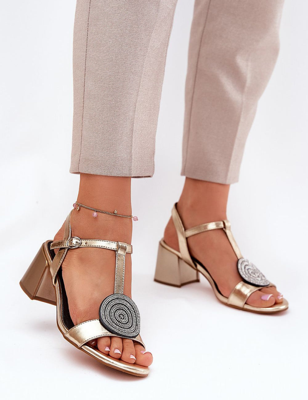 Evelenne leather sandals with sculpted heel, featuring a modern accent and adjustable ankle strap, for elegance and comfort.