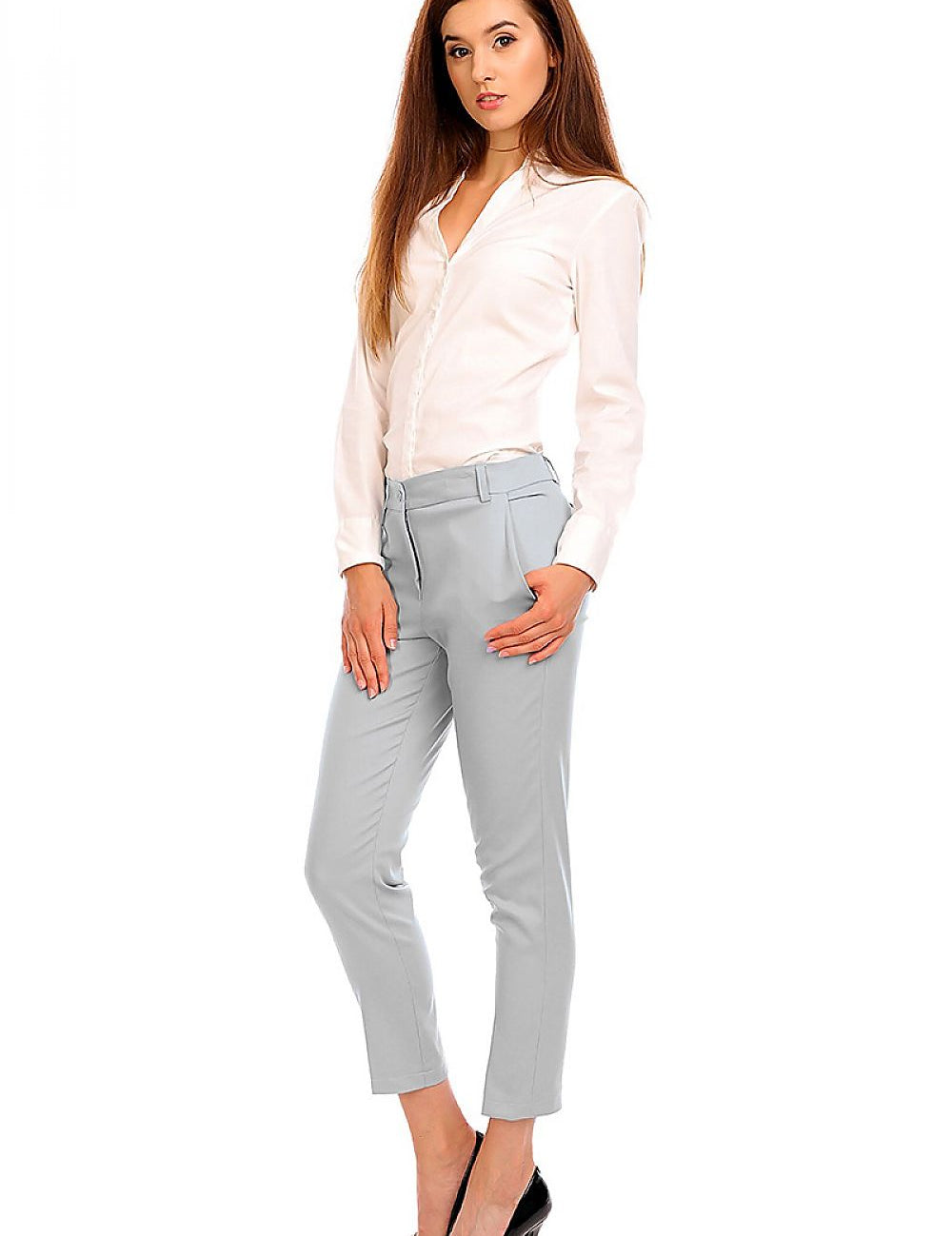 8 trousers, tailored fit with side pockets, perfect for the office or outings.