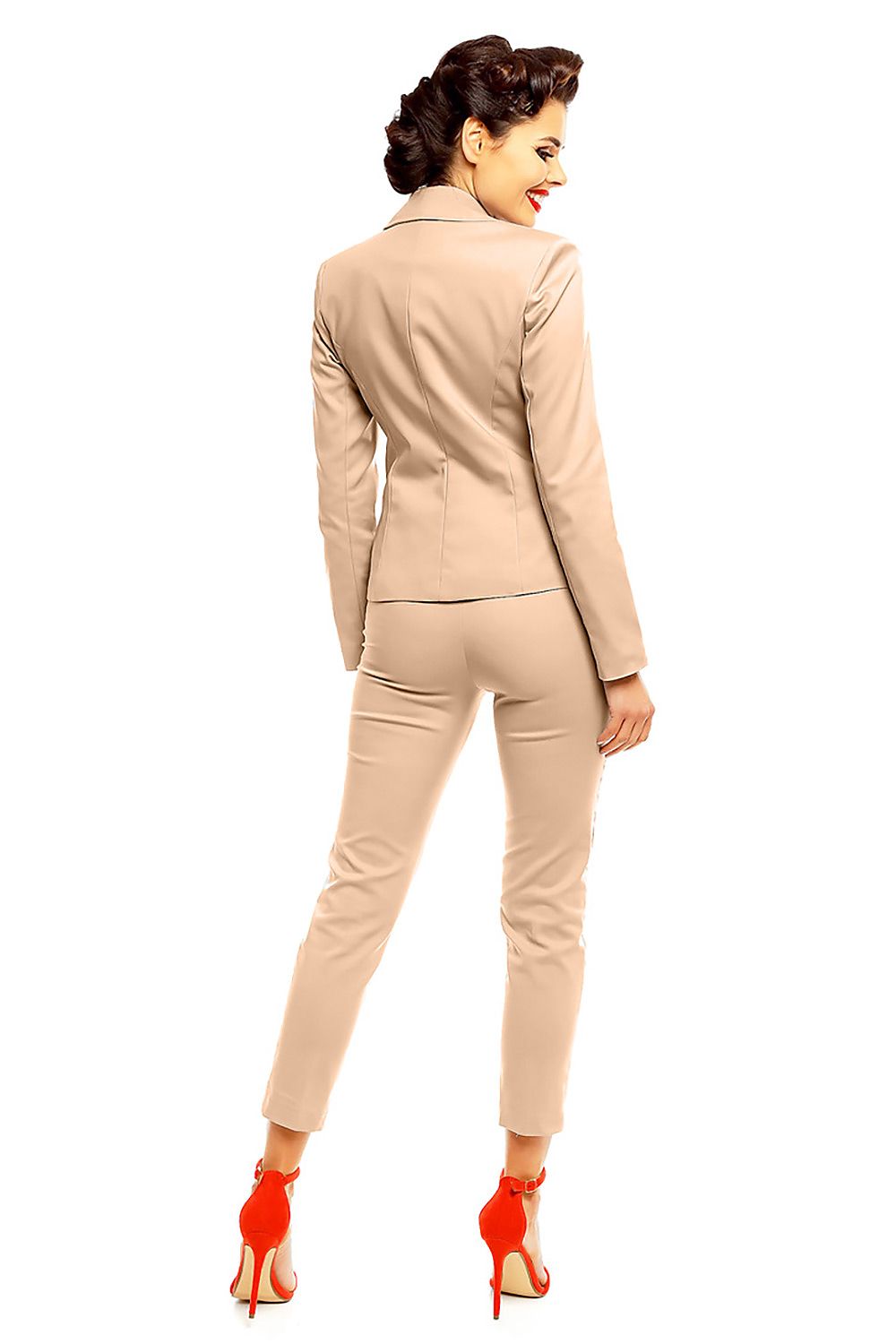 Woman wearing beige Marvielle high-waist 7/8 plus size trousers, styled with red heels, showcasing elegant and tailored fit.