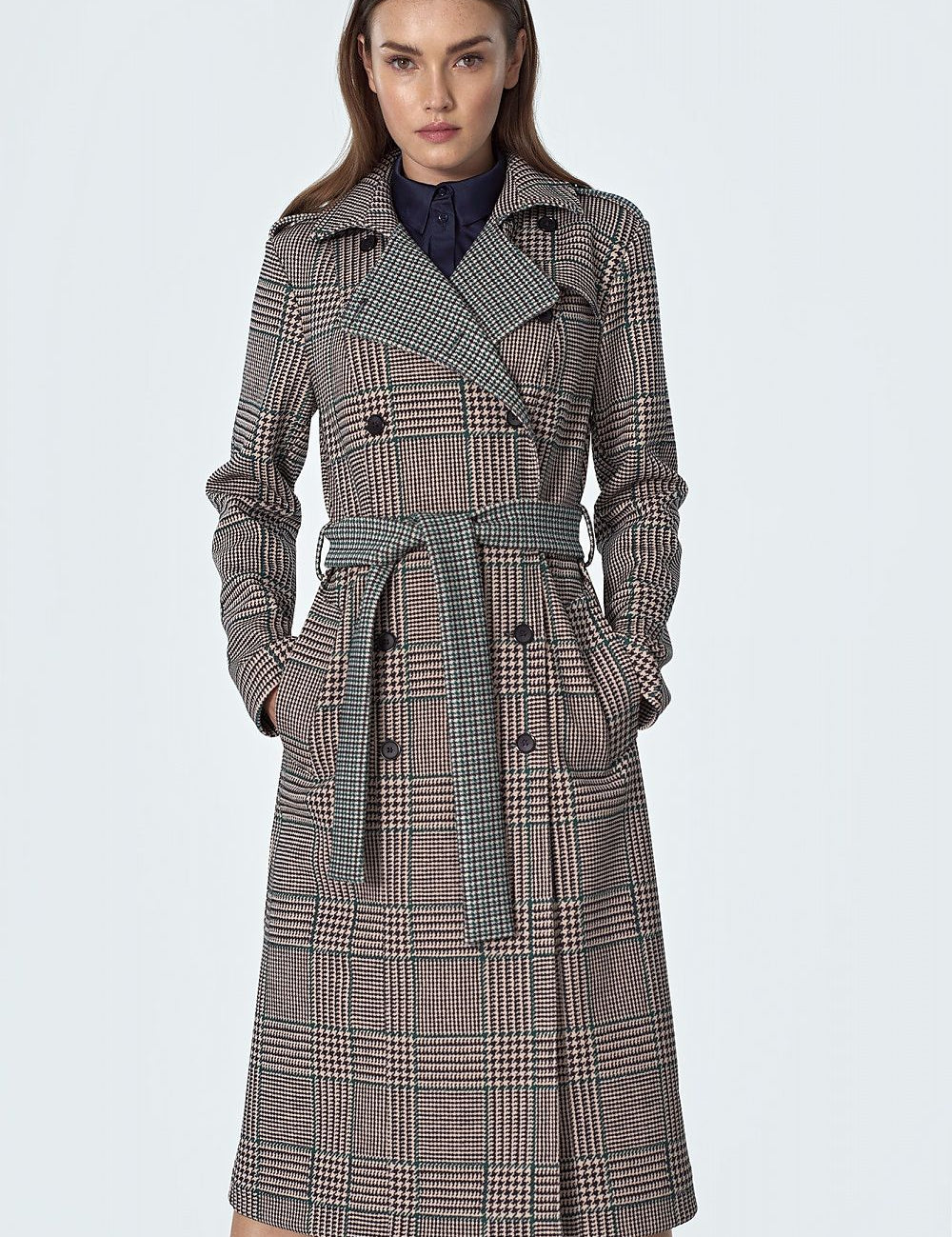 Eryndale Checked Waist-Defining Coat in plaid pattern, tailored for autumn and winter, enhancing waist contours, stylish with various outfits.