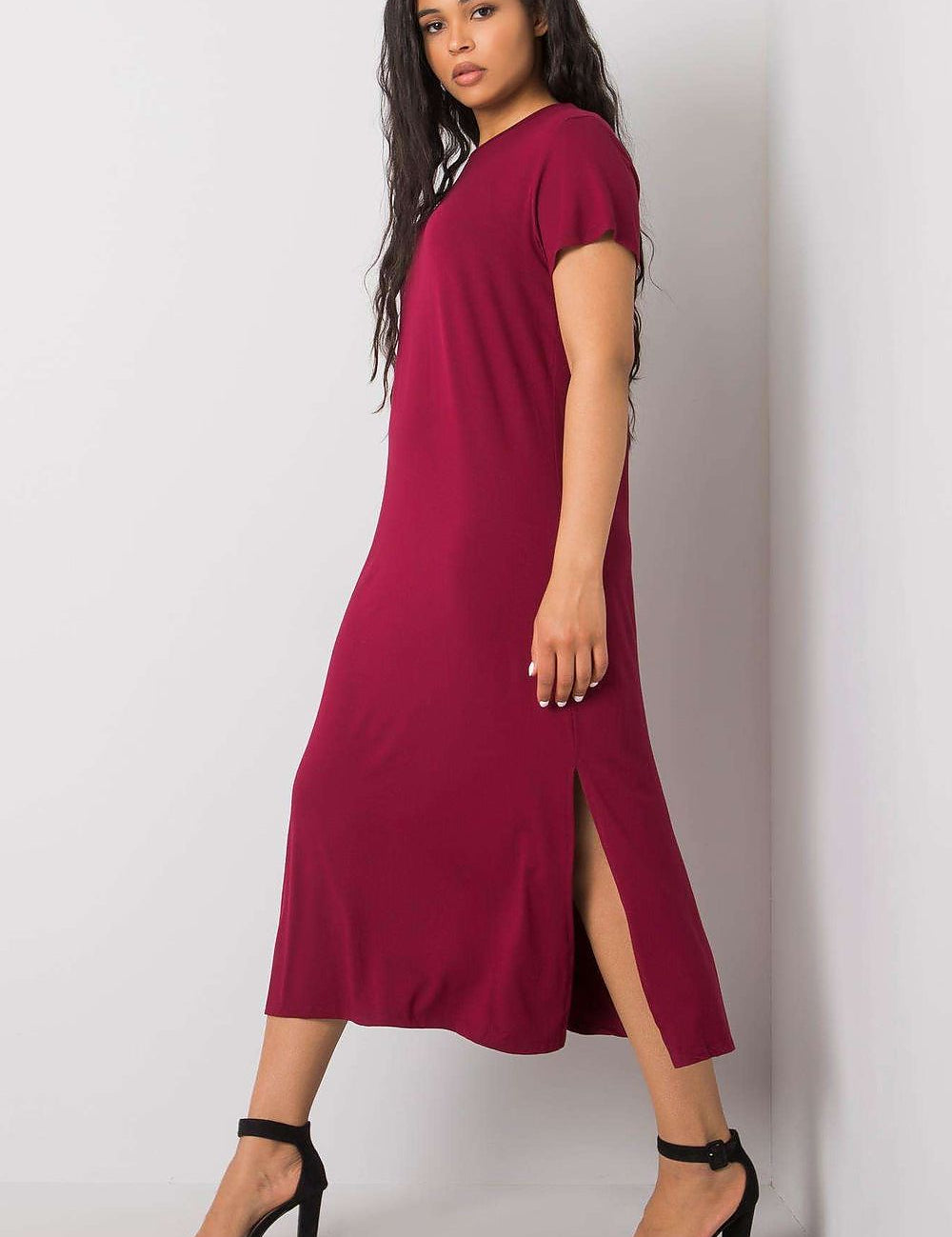 Plus Size Serelinne Casual Summer Dress in burgundy with short sleeves and slit hem, perfect for effortless comfort and style.