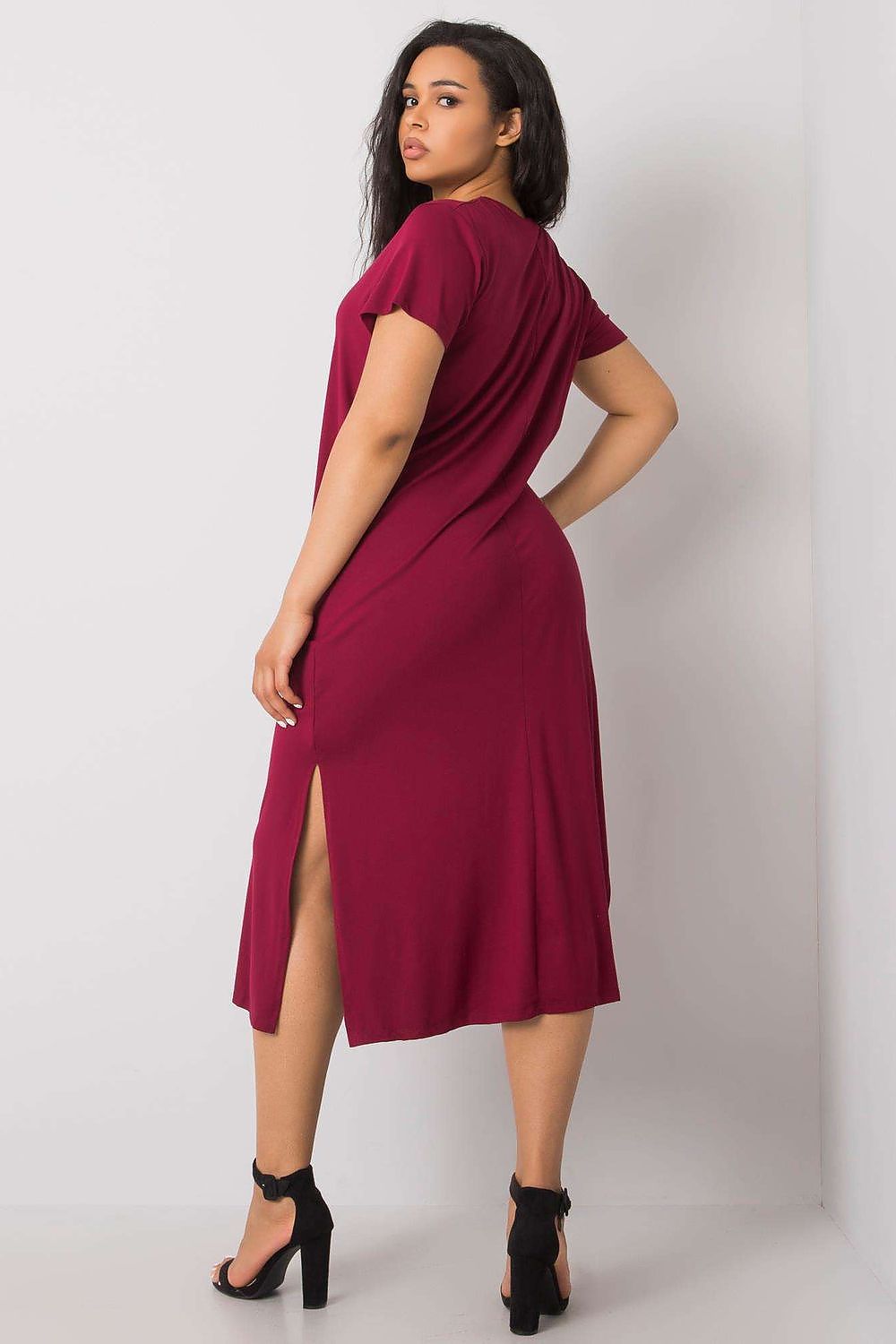 Woman wearing a plus size casual summer dress in red with side slits and short sleeves, showcasing a comfortable and elegant fit.