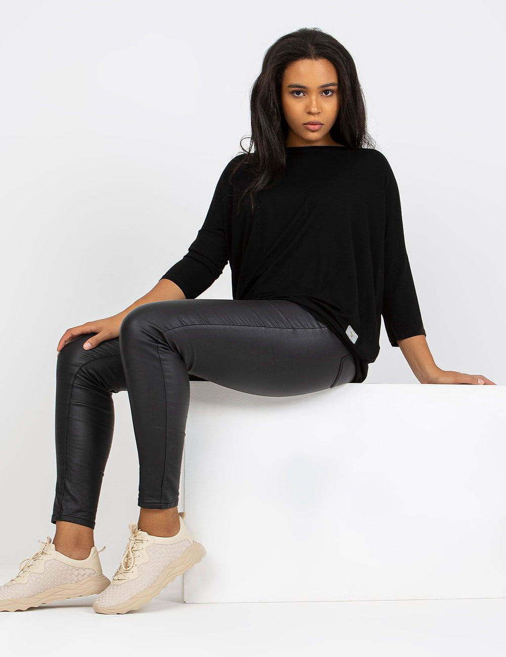 4 sleeves, showcasing a relaxed style for comfort and elegance.