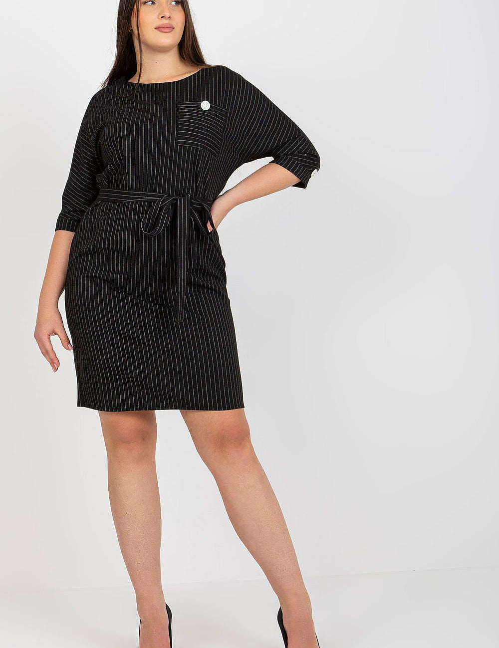 4 sleeves, showcasing elegant and tailored style.