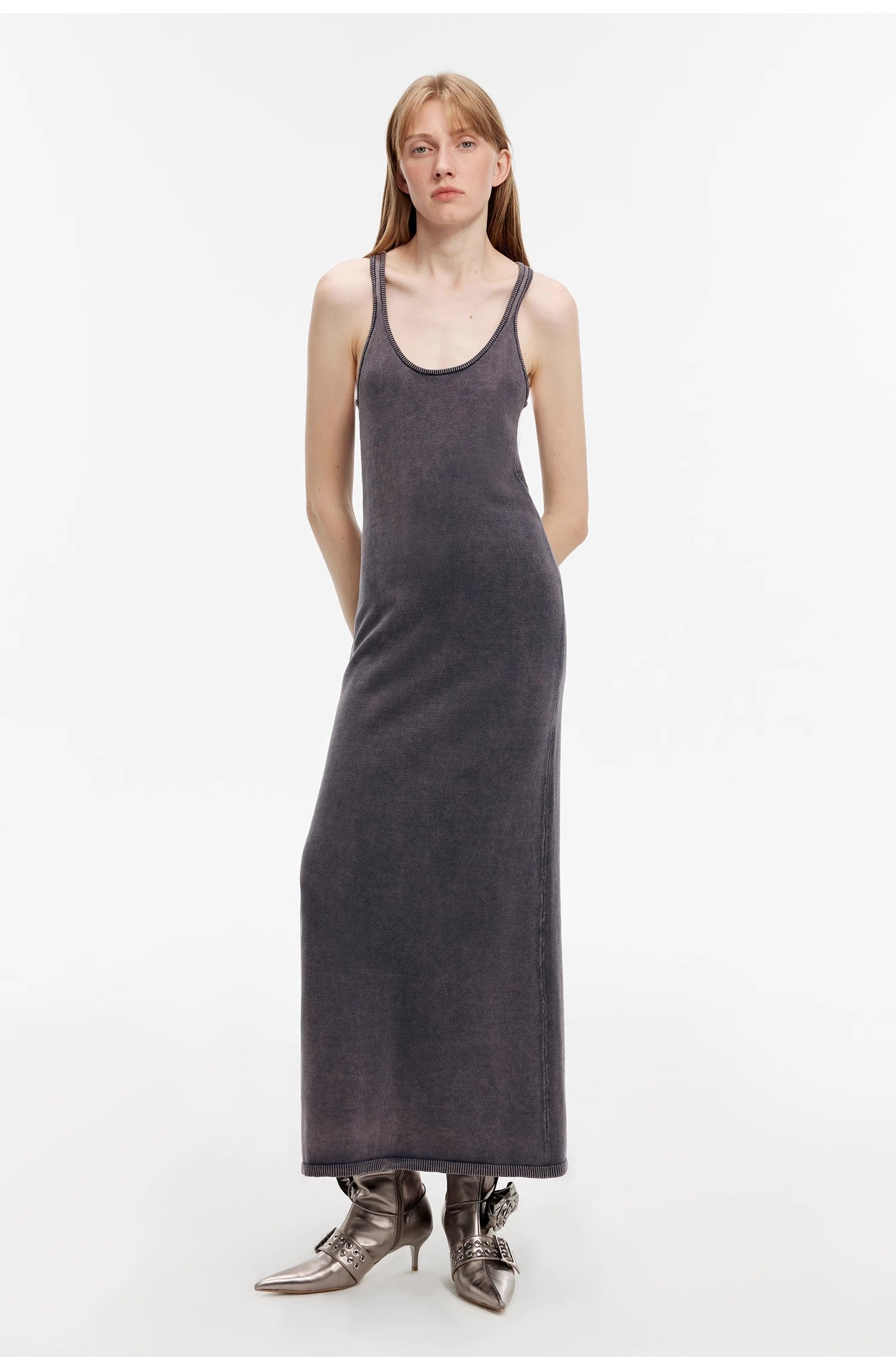 Feryn Enzyme-Washed Vest Dress in darkened cotton with U-neckline, showcasing an effortless cool style and ergonomic design.