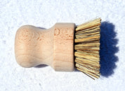 Revara biodegradable bamboo brush with durable sisal fibers, ideal for sustainable cleaning of pots, pans, sinks, tiles, and vegetables.
