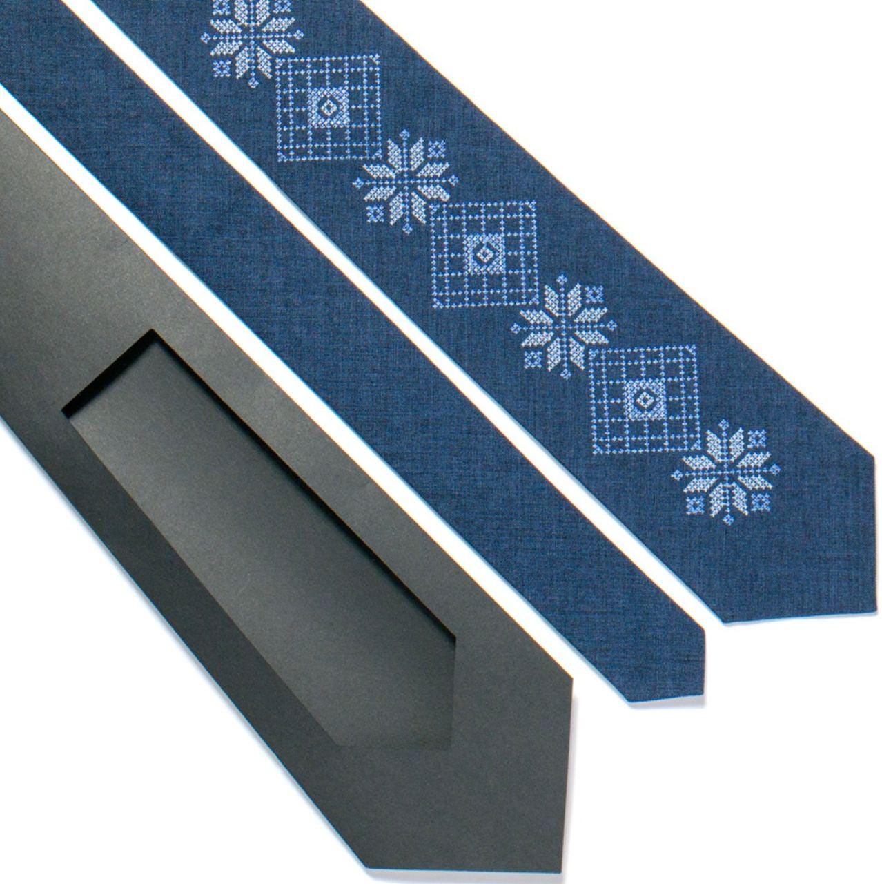 Men’s blue embroidered tie with Ukrainian folk design, ideal wedding accessory, perfect gift for him, crafted from high-quality fabric.