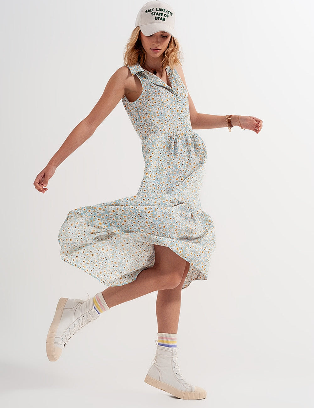 sleeveless-shirt-dress-in-blue-floral-print_58281e3f-0325-4051-89db-47e9966ac3b0.jpg