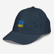 Youth baseball cap with Ukrainian Tryzub emblem, in breathable chino cotton, adjustable strap, ideal for outdoor activities and sports.